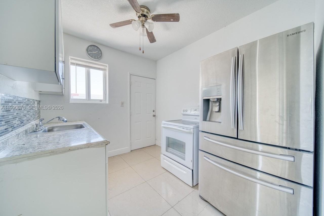 12210 Ne 14th Ave #12210 - Photo 7 of 17