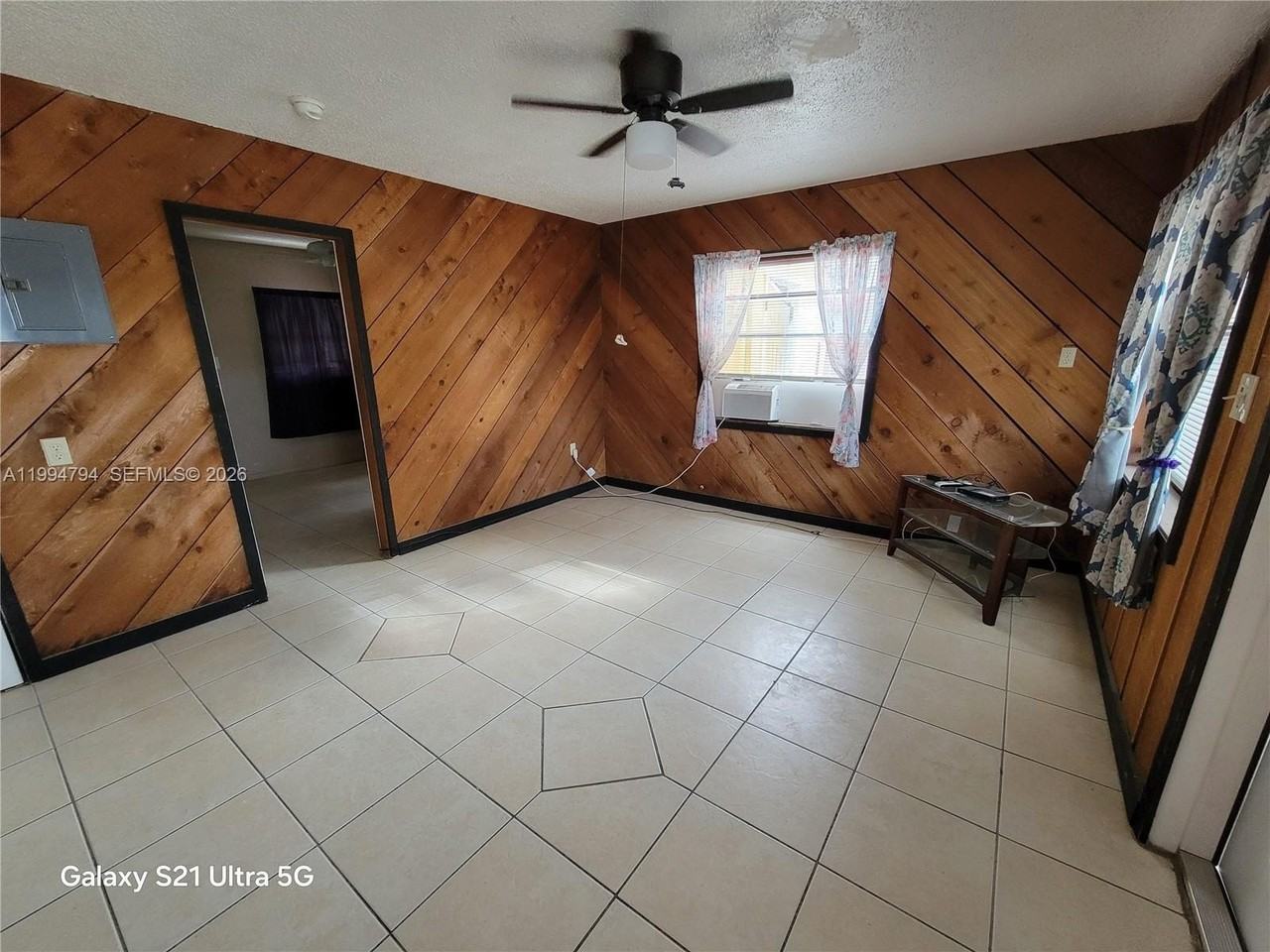305 S Ocean Dr #4 - Photo 5 of 9