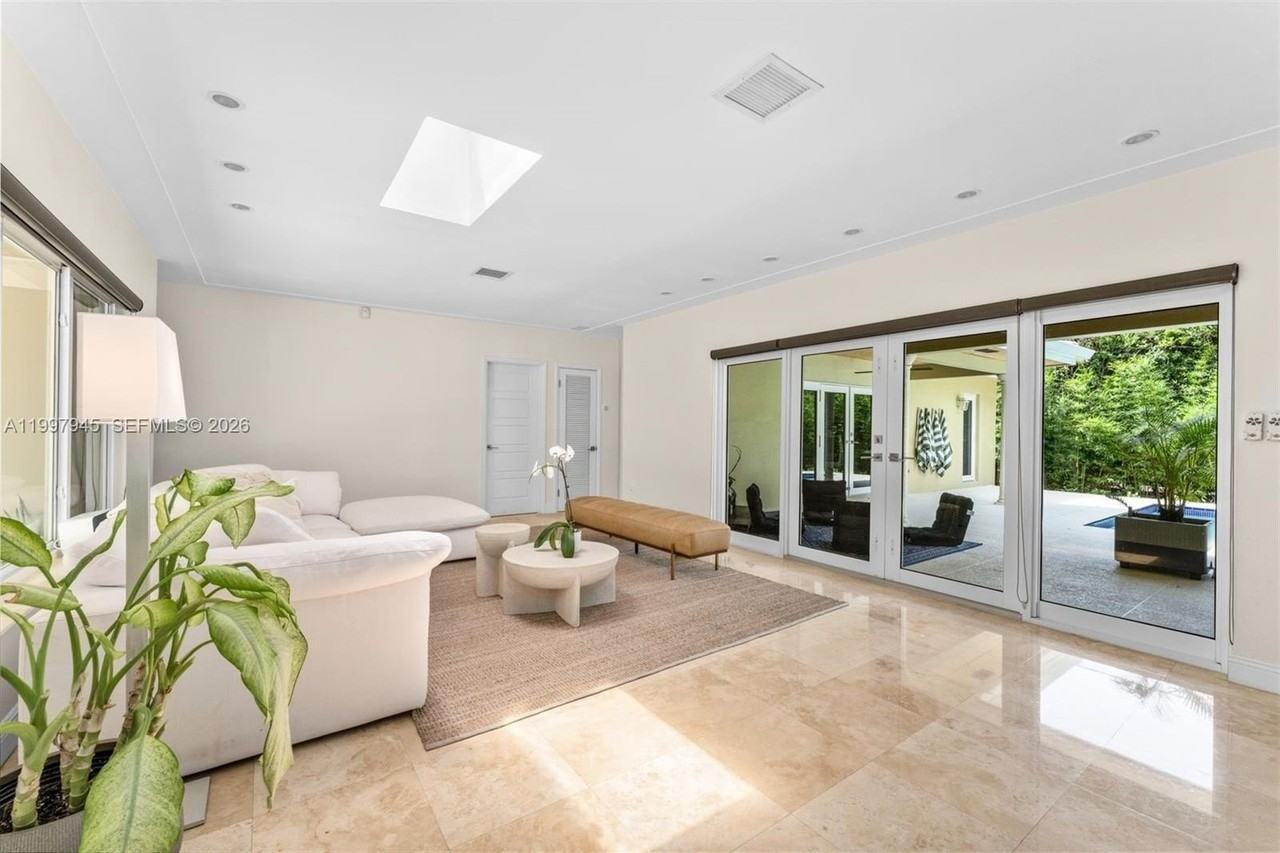 611 Santurce Ave - Photo 6 of 50