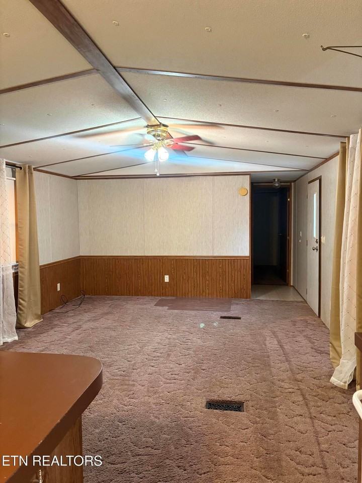 124 Watson Ln - Photo 2 of 14
