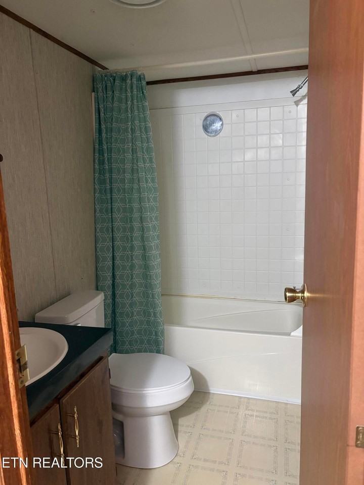124 Watson Ln - Photo 4 of 14
