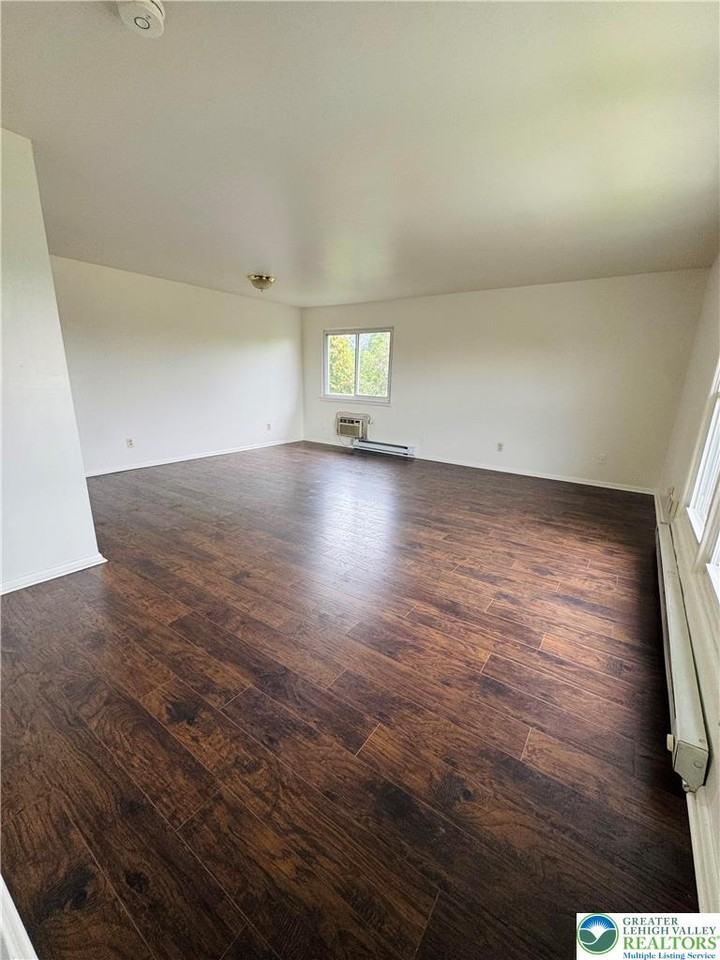 1337 W Livingston St ##3 - Photo 2 of 11