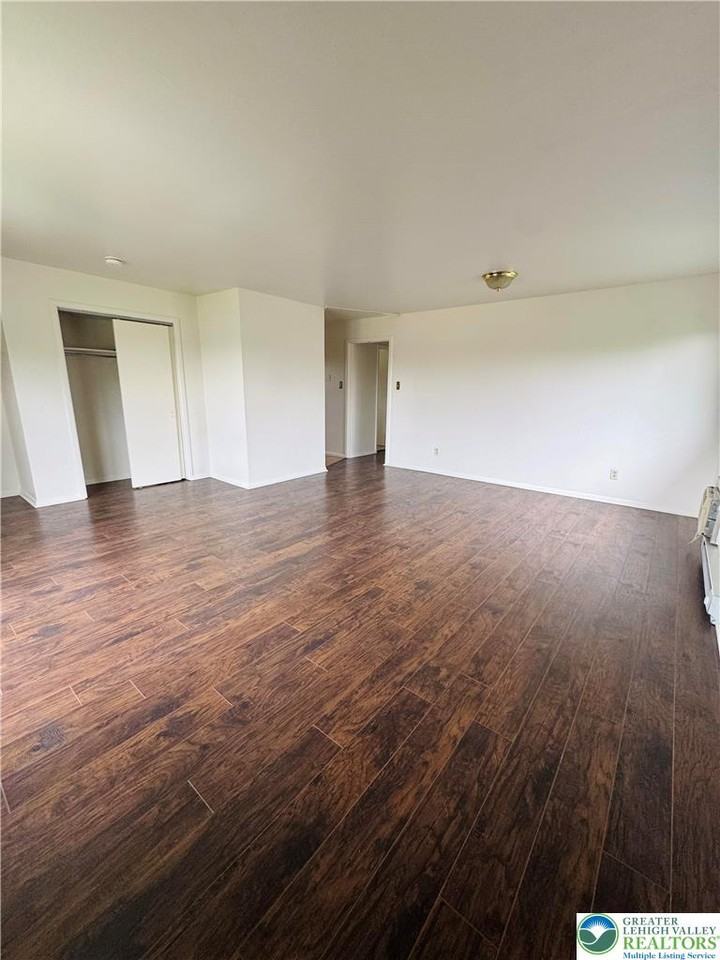 1337 W Livingston St ##3 - Photo 3 of 11
