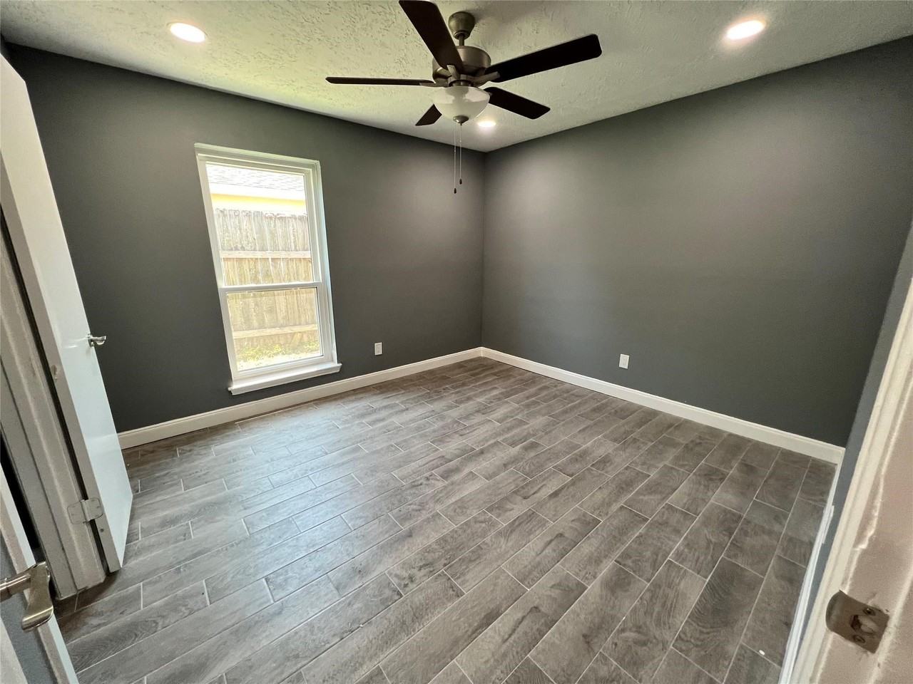 3802 Mountain Rose Ln - Photo 4 of 18