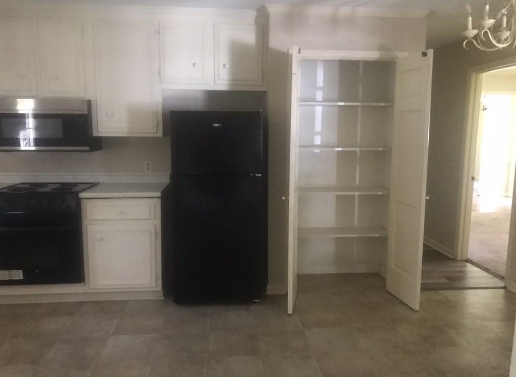 2616 Lansing Dr - Photo 4 of 11