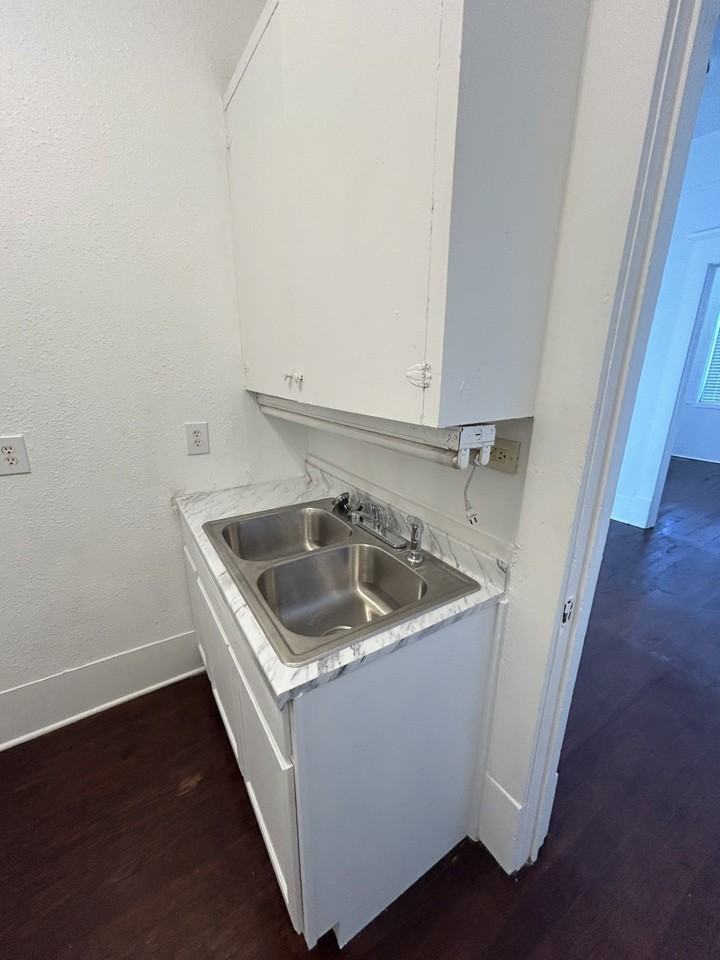 2514 Avenue M - Photo 7 of 13