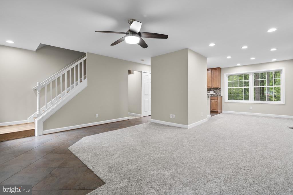 14894 Lambeth Sq - Photo 4 of 30