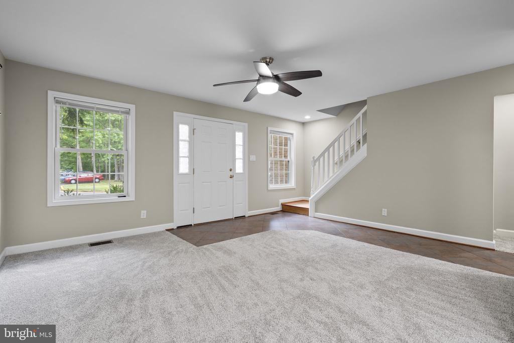 14894 Lambeth Sq - Photo 5 of 30