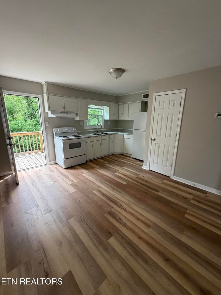 508 S Douglas Ave - Photo 5 of 13