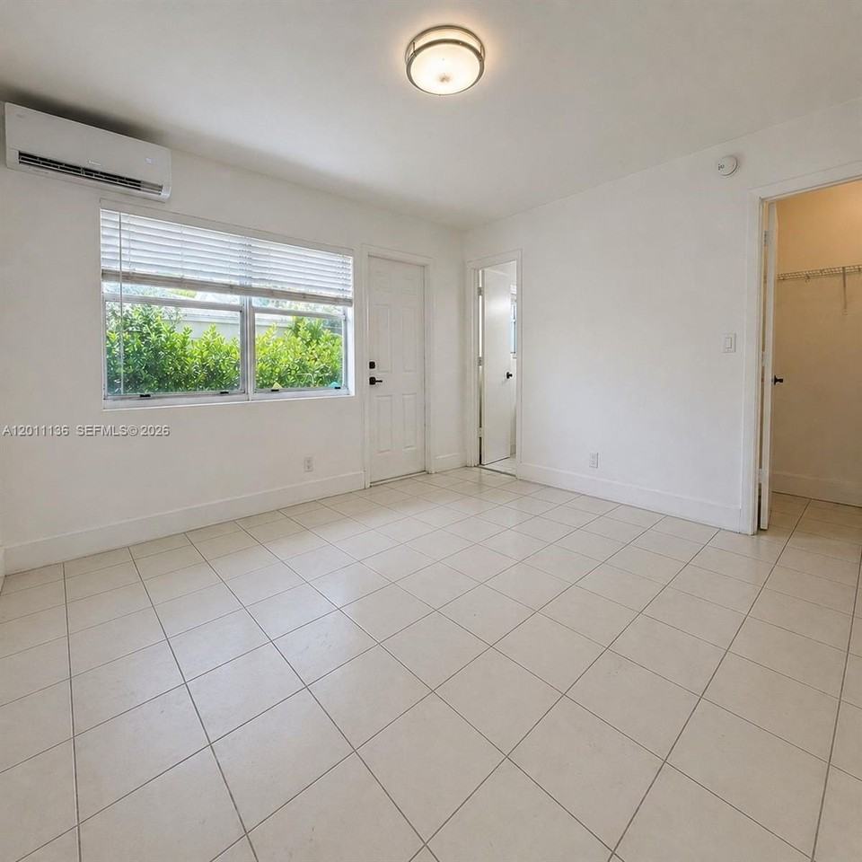 400 Se 14th St #A - Photo 6 of 10