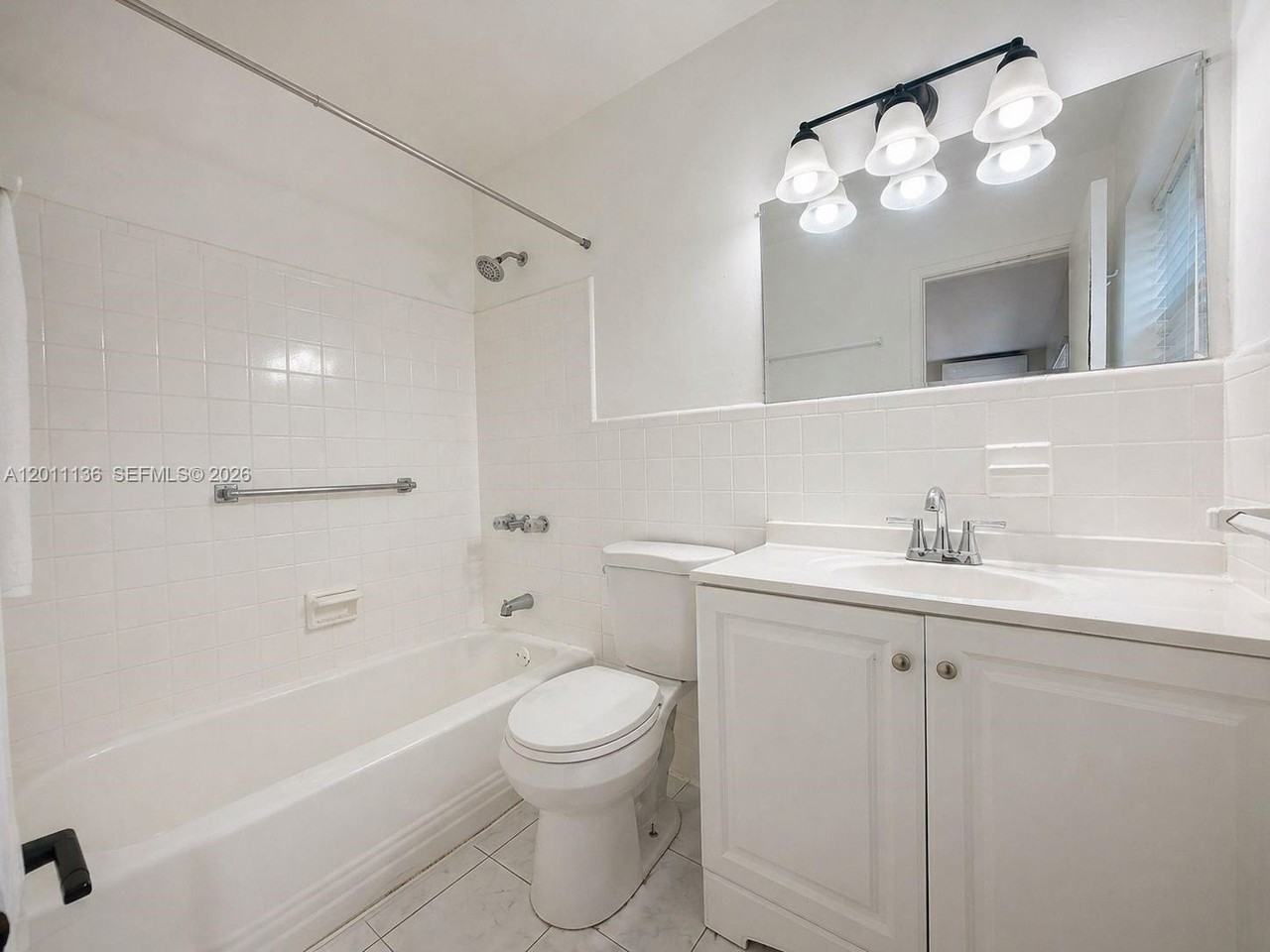 400 Se 14th St #A - Photo 7 of 10