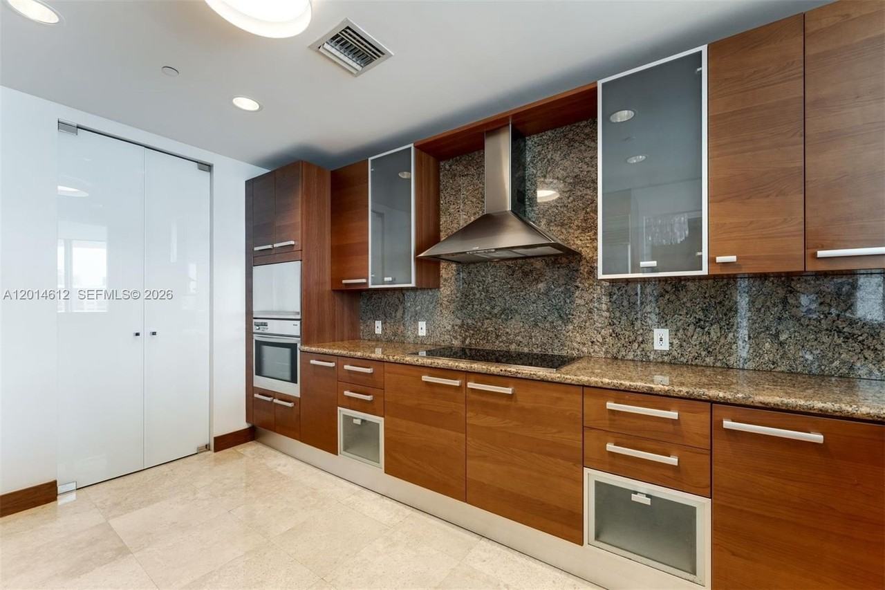 5959 Collins Ave #1001 - Photo 4 of 37