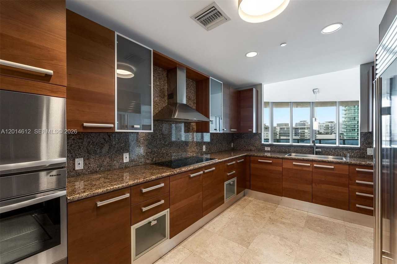 5959 Collins Ave #1001 - Photo 6 of 37