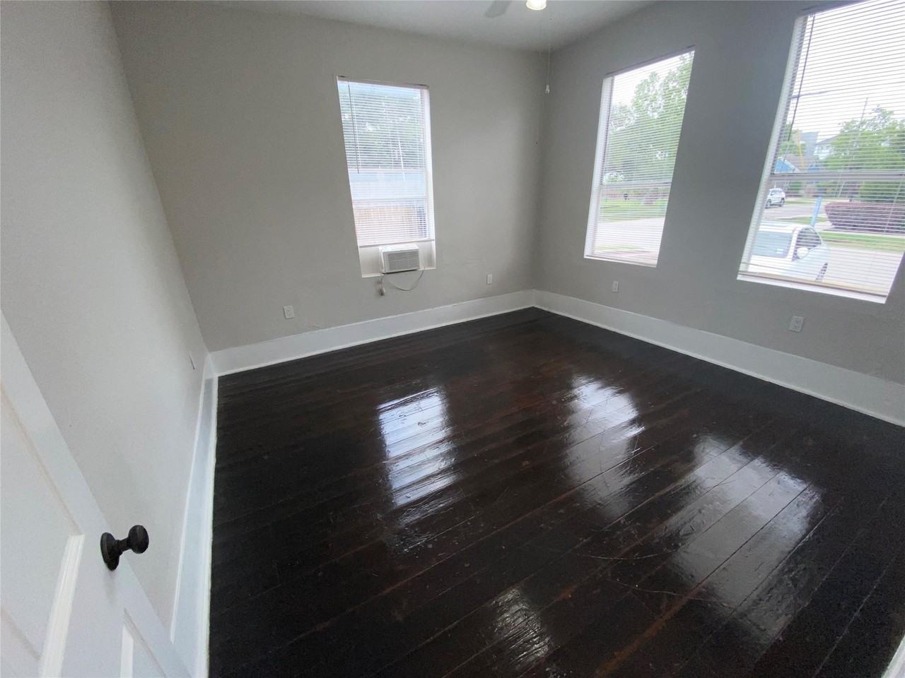 1517 Summer St - Photo 5 of 17