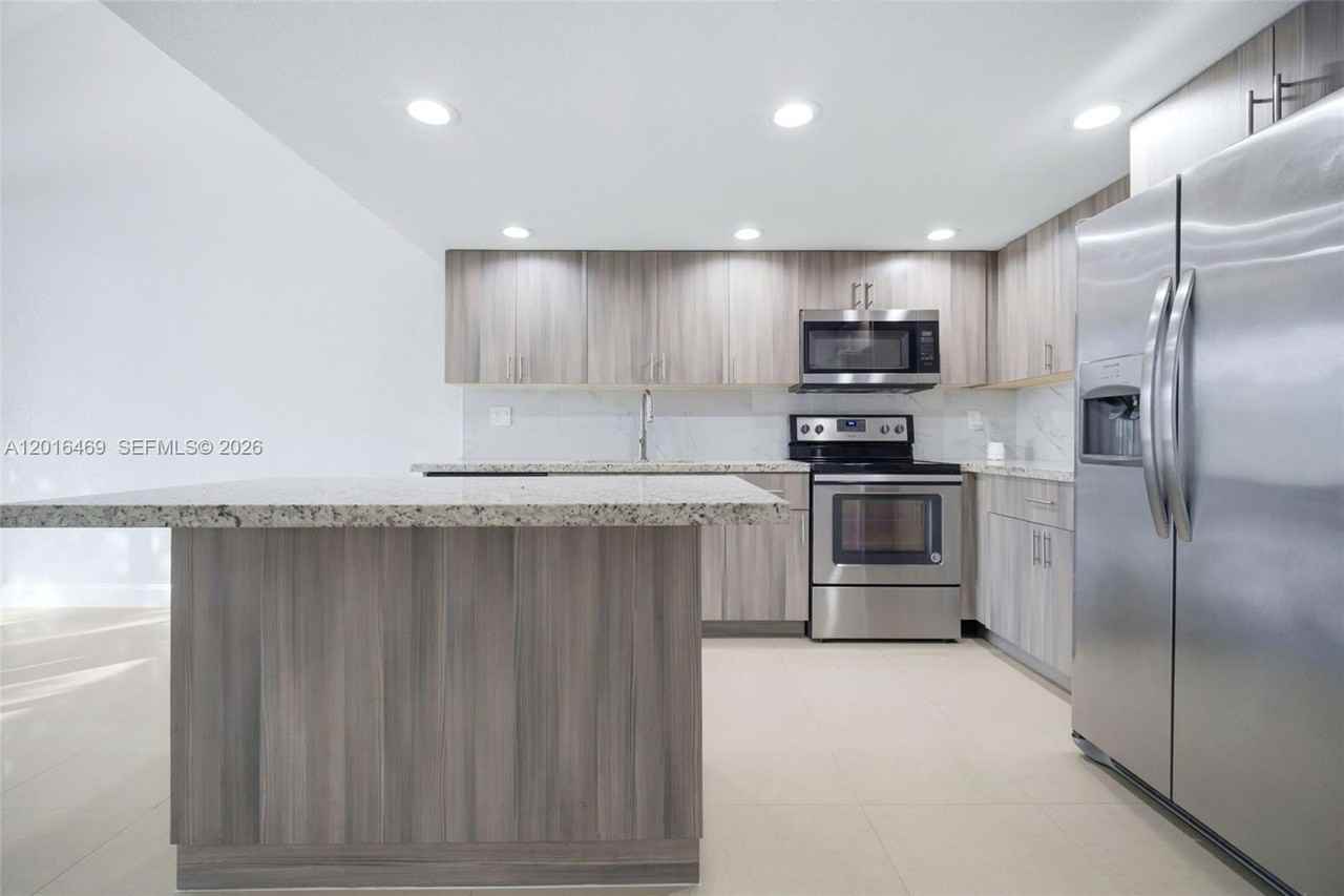 10941 N Lakeview Dr - Photo 4 of 36