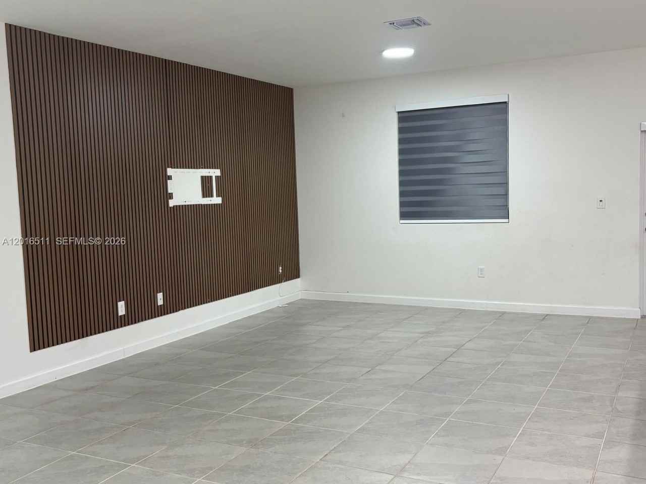 18600 Sw 136th Ct - Photo 2 of 9
