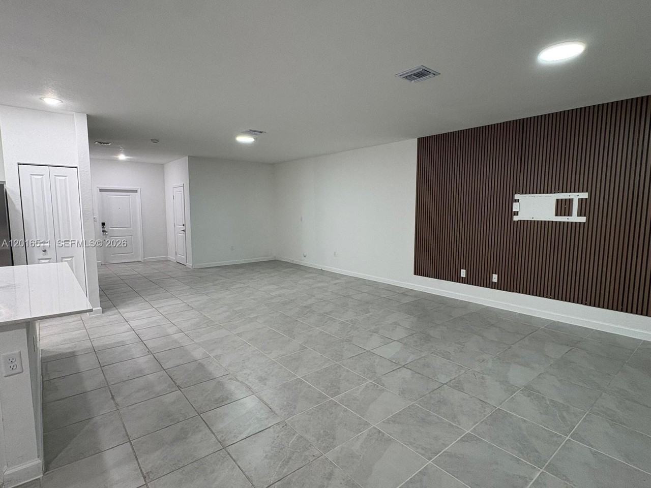 18600 Sw 136th Ct - Photo 3 of 9
