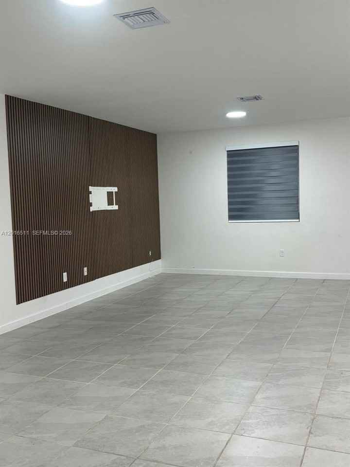 18600 Sw 136th Ct - Photo 4 of 9