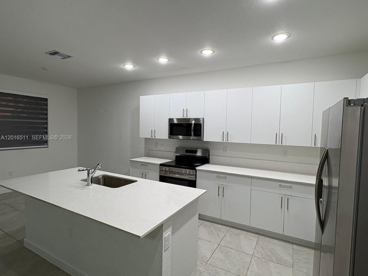 18600 Sw 136th Ct - Photo 5 of 9