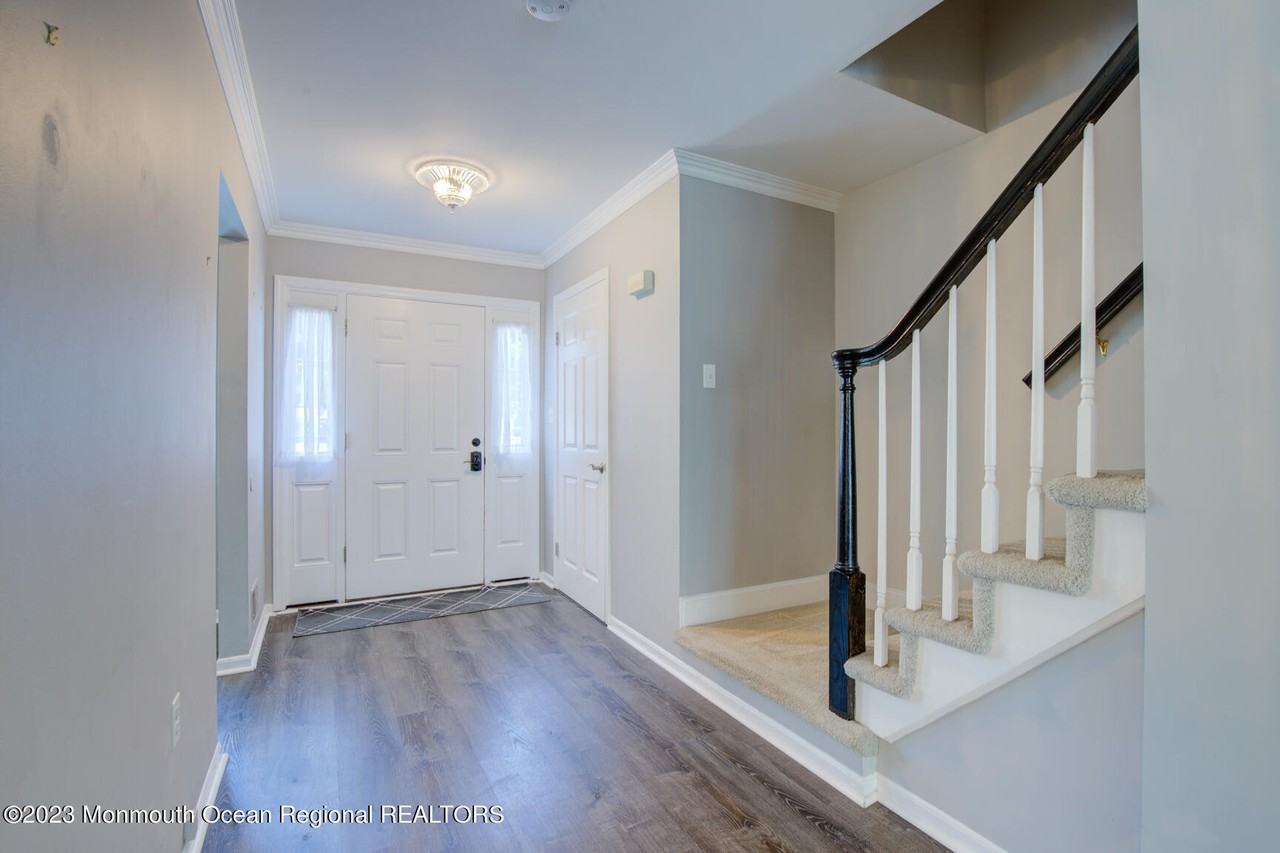 16 Gloucester Ct - Photo 2 of 22
