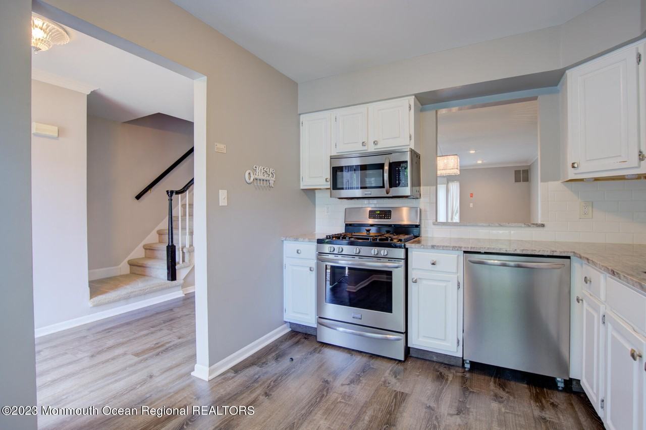 16 Gloucester Ct - Photo 5 of 22