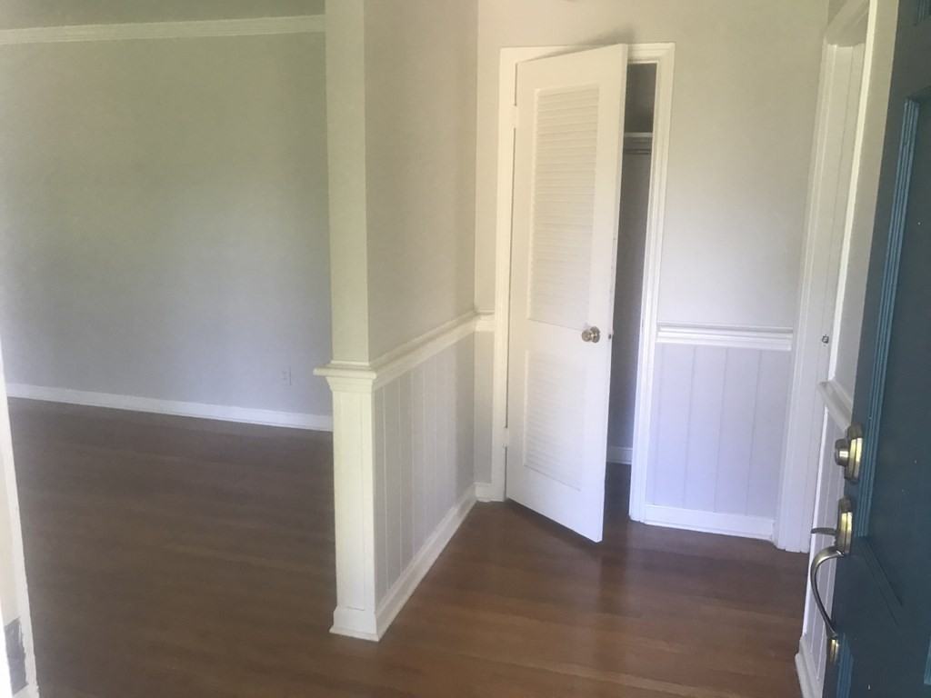 1906 Robinhood Rd - Photo 2 of 16