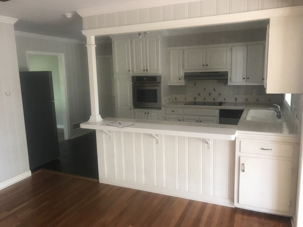 1906 Robinhood Rd - Photo 3 of 16