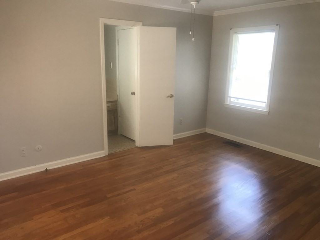 1906 Robinhood Rd - Photo 4 of 16