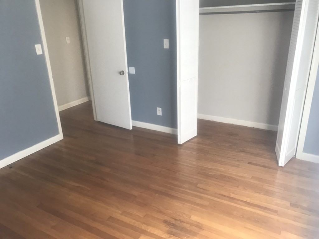 1906 Robinhood Rd - Photo 5 of 16