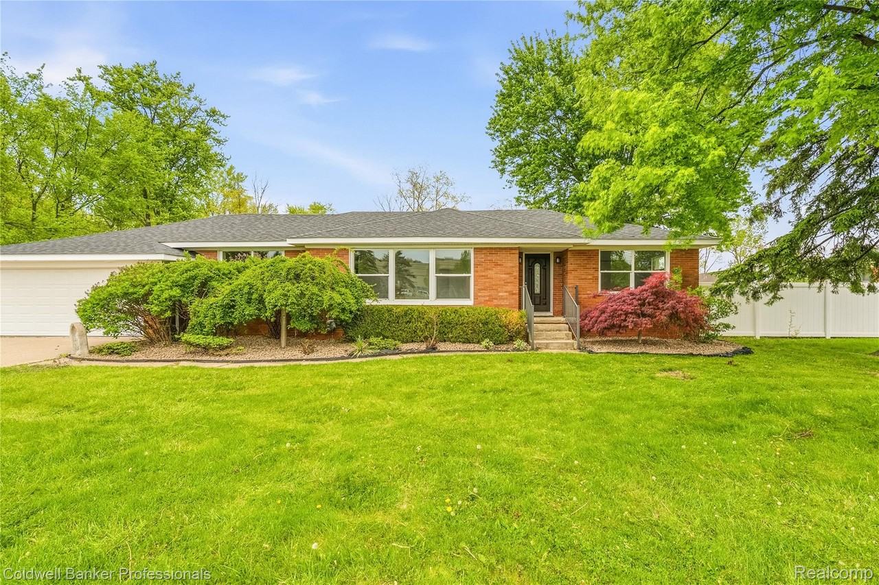 7841 Haggerty Rd - Photo 2 of 20