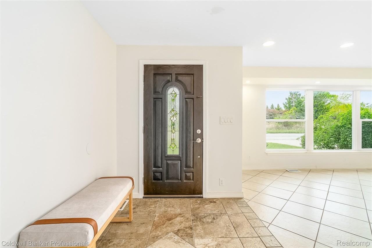 7841 Haggerty Rd - Photo 3 of 20