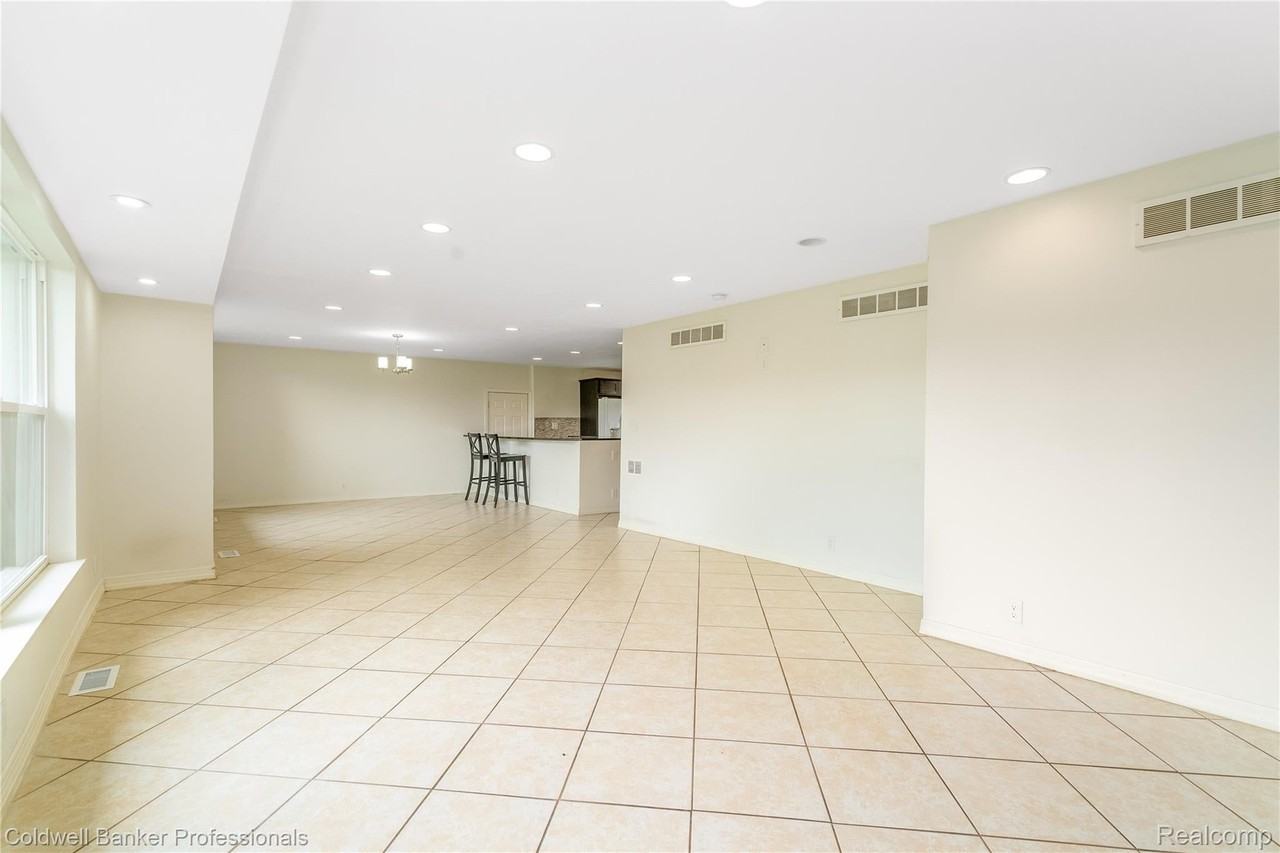 7841 Haggerty Rd - Photo 5 of 20