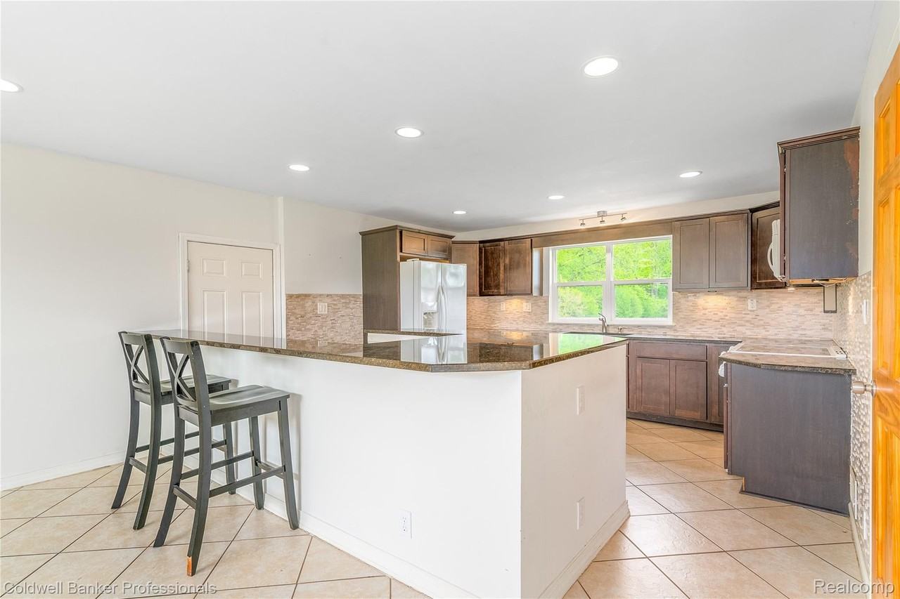 7841 Haggerty Rd - Photo 7 of 20
