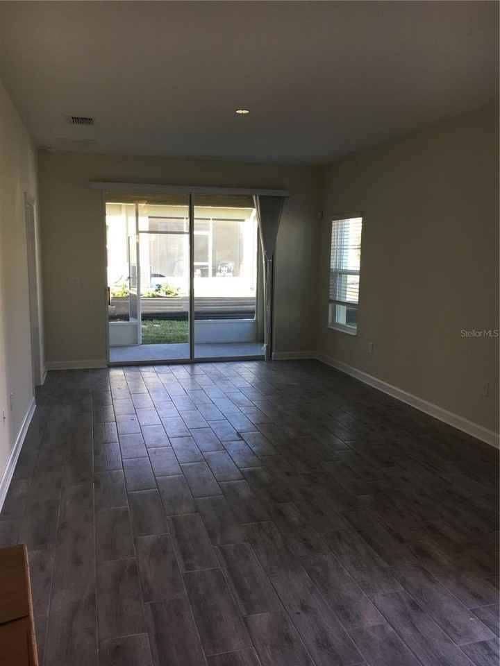 1050 Quaker Ridge Ln - Photo 5 of 24
