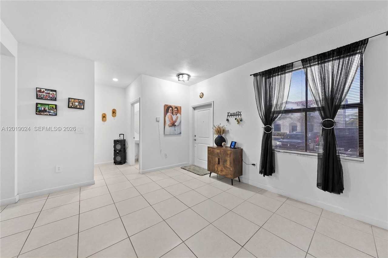 11871 Sw 247th Ter - Photo 2 of 29