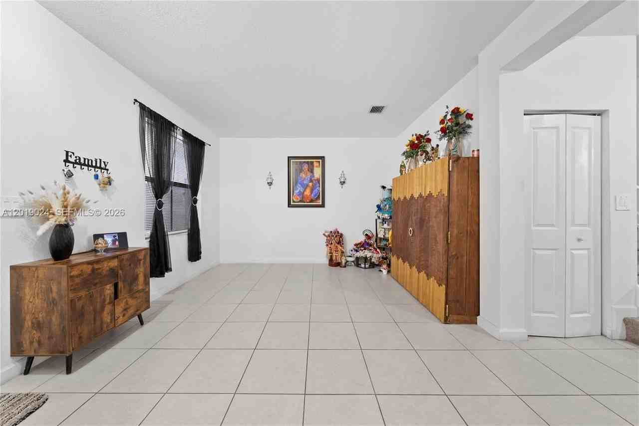 11871 Sw 247th Ter - Photo 3 of 29