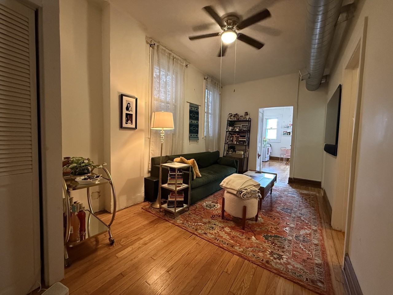 2042 W Chicago Ave Apt 2r - Photo 2 of 13