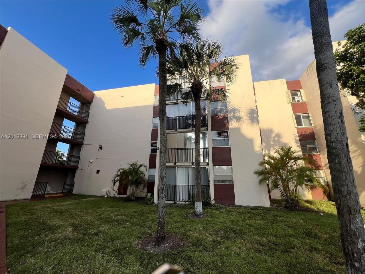 9431 Sw 4th St #207