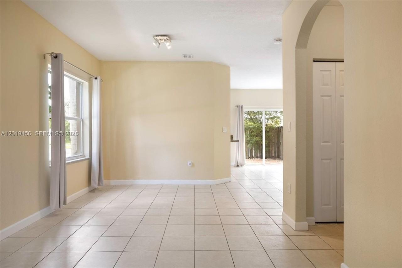 22280 Sw 93rd Pl - Photo 3 of 19