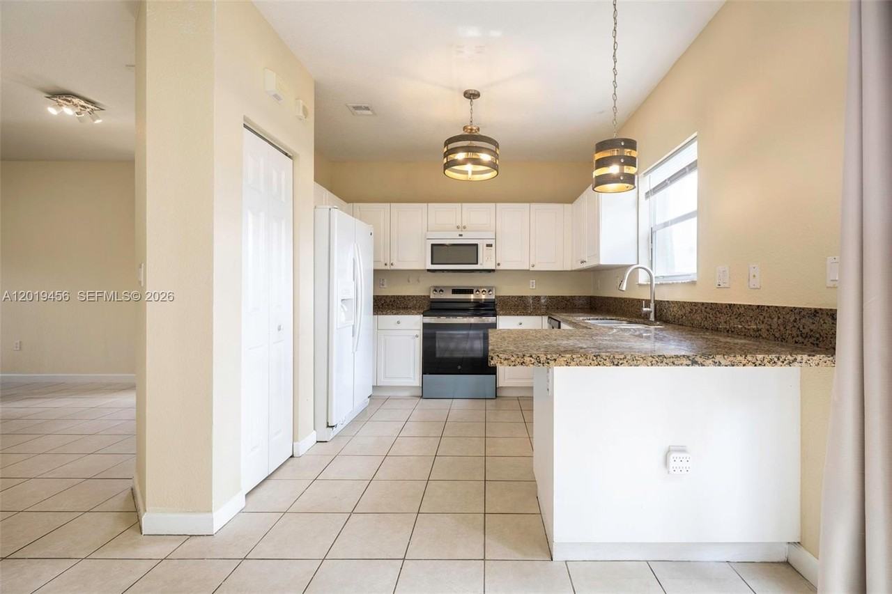 22280 Sw 93rd Pl - Photo 7 of 19