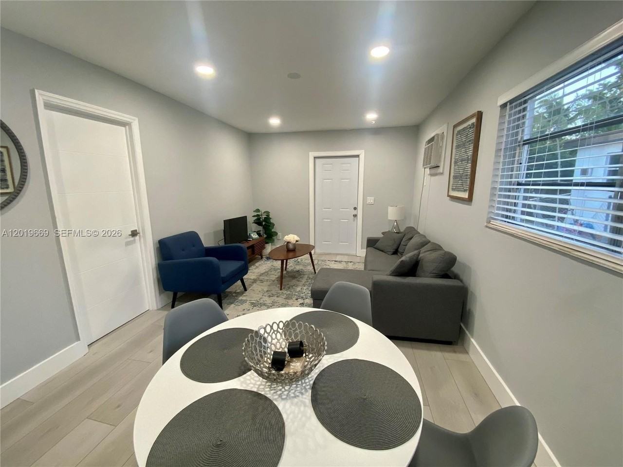 2512 Grant St - Photo 5 of 12