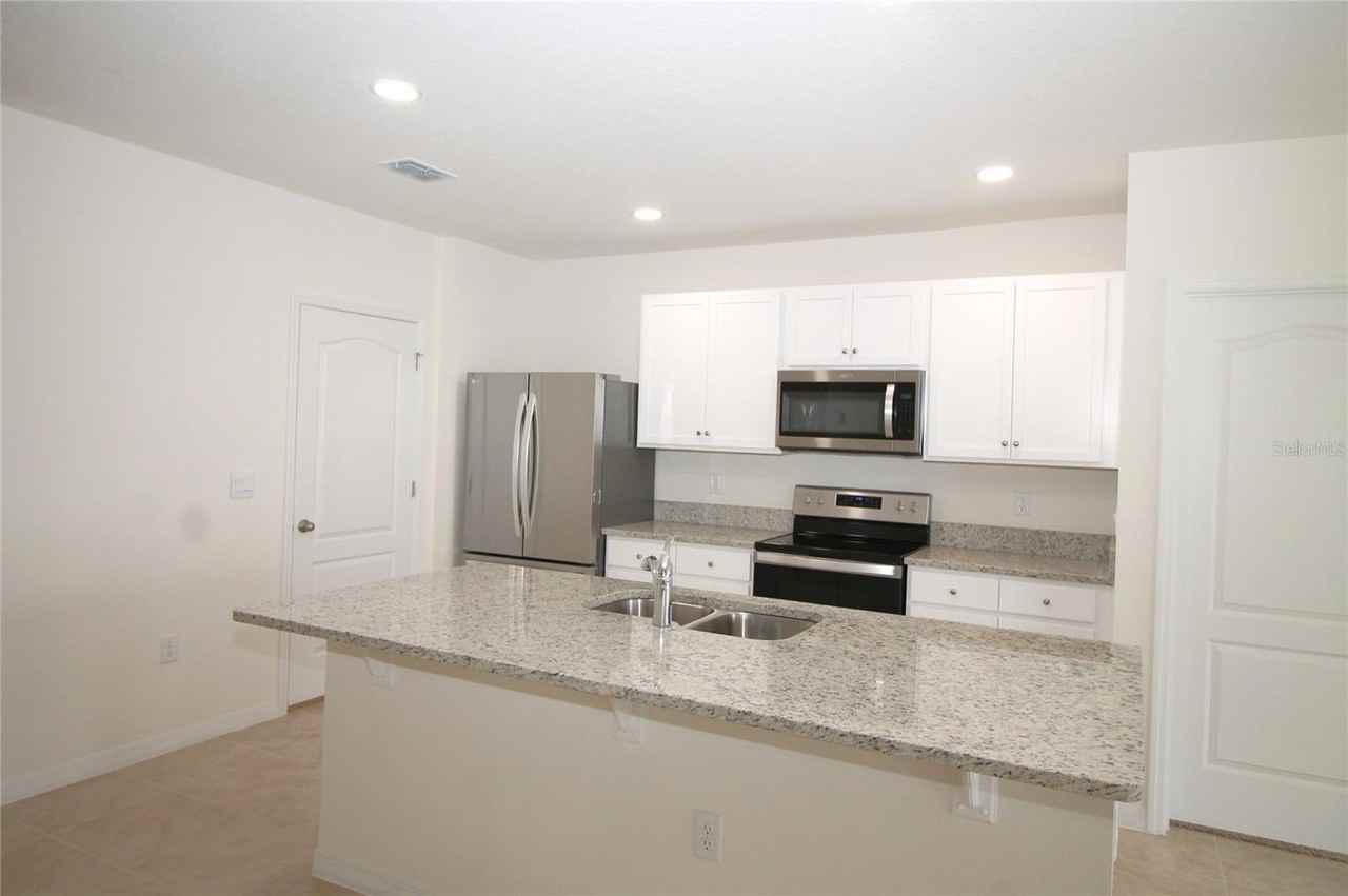 9488 Black Walnut Dr - Photo 3 of 23