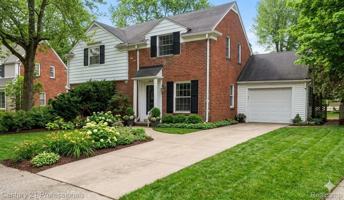 featured image of 3813 Brewster St