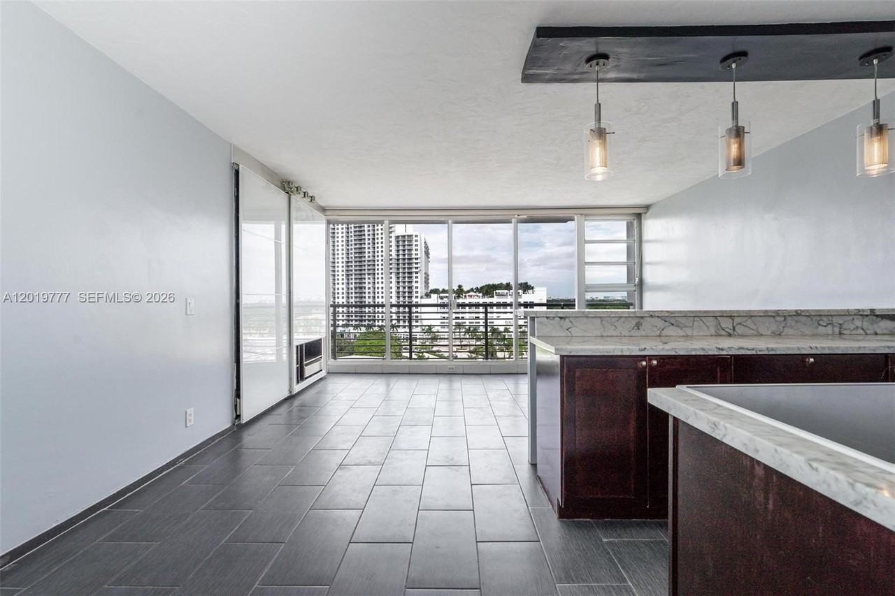 1720 Harrison St #9F - Photo 7 of 21