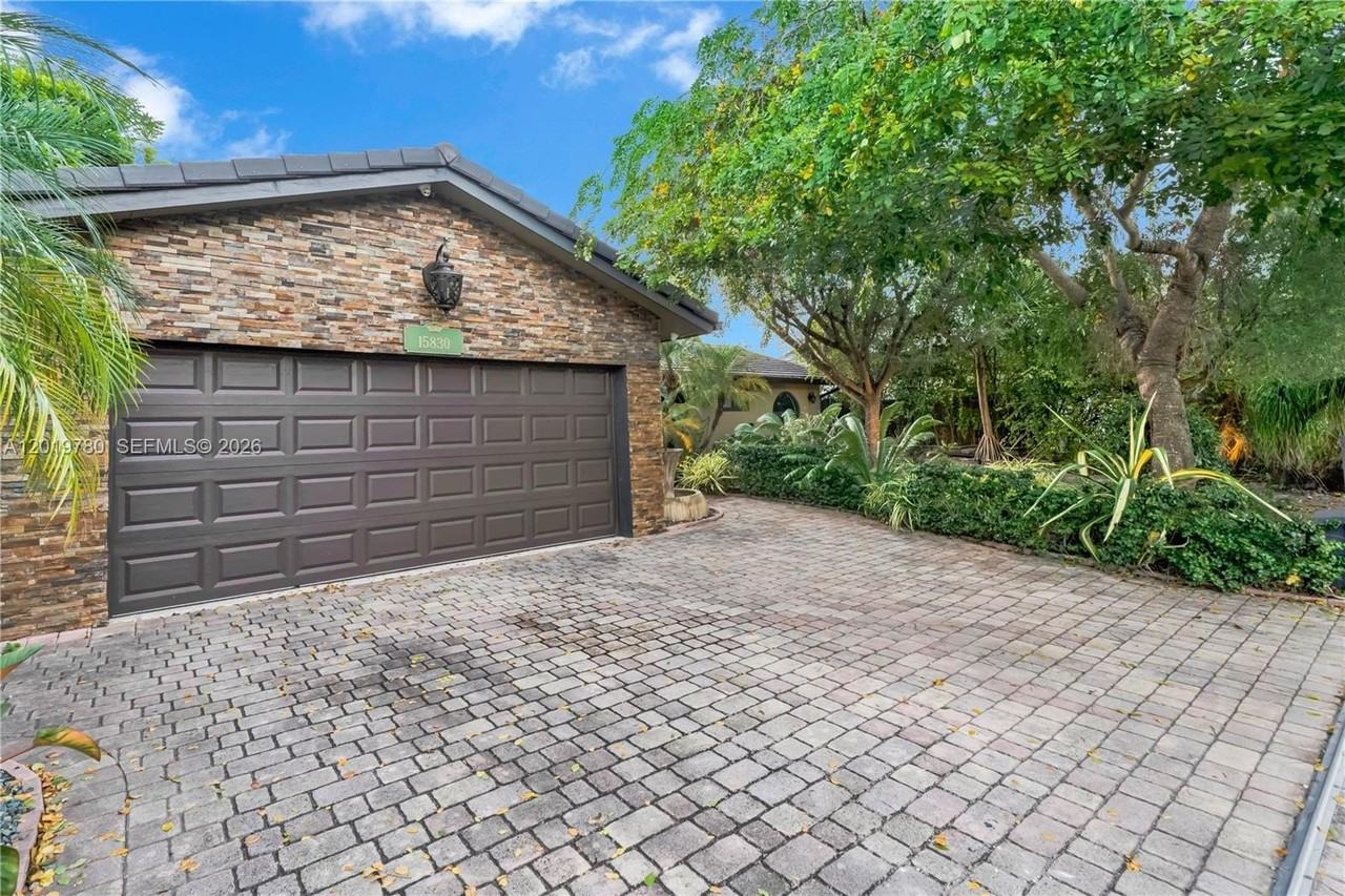 15830 Sw 139th Ave - Photo 2 of 41
