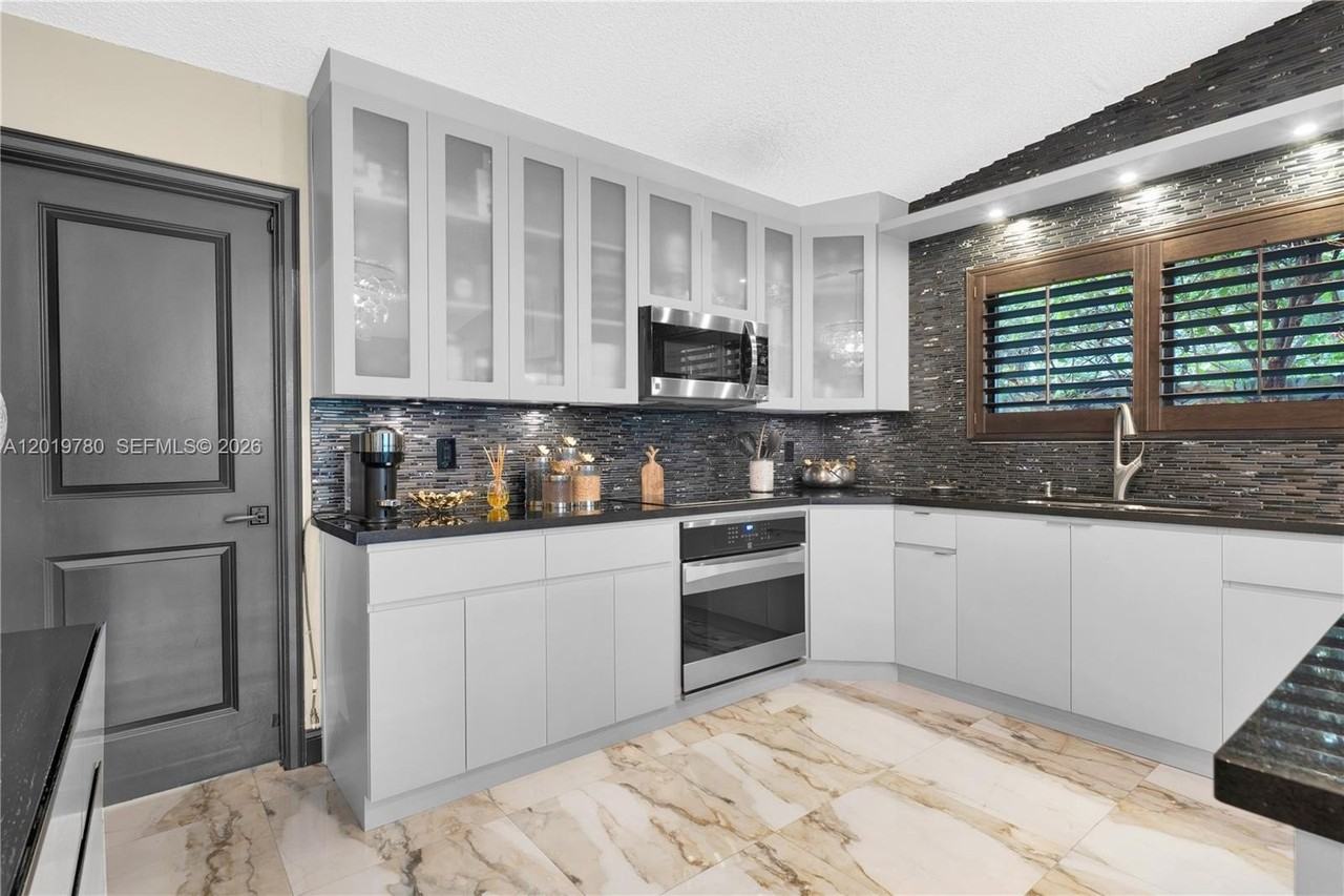 15830 Sw 139th Ave - Photo 5 of 41