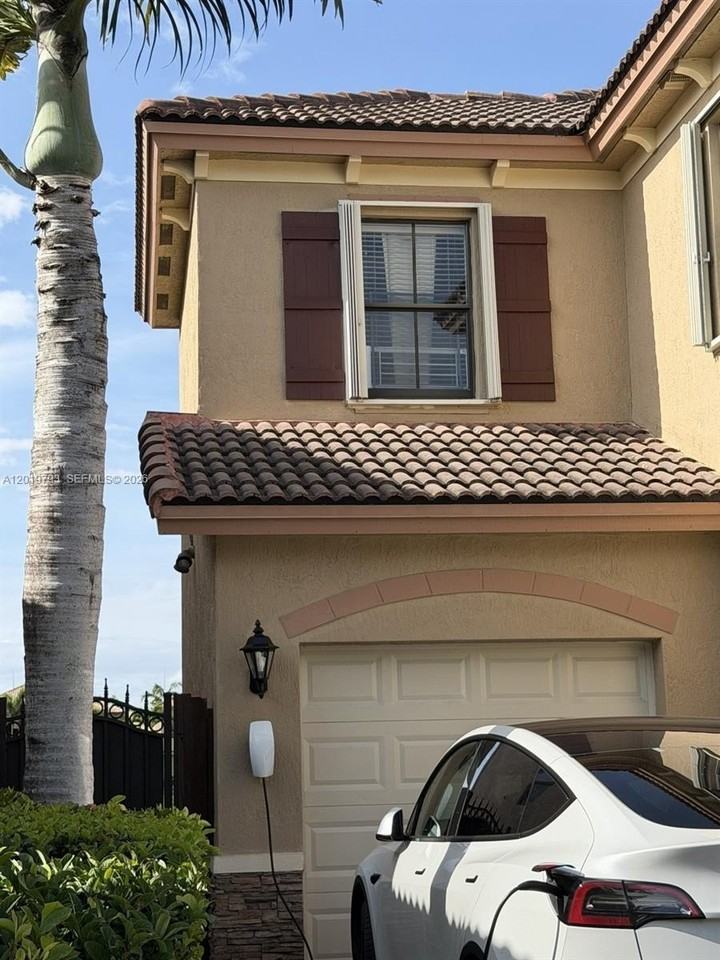 11339 Sw 243rd Ter #11339 - Photo 2 of 36