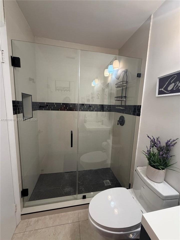8325 Nw 37th Pl #8325 - Photo 4 of 5