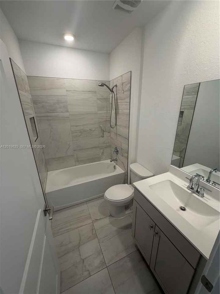 2355 Se 10th St - Photo 6 of 24
