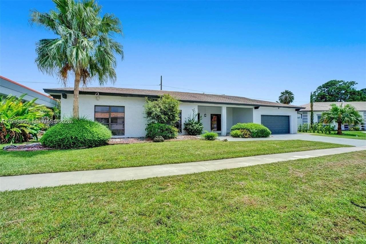 16610 Royal Poinciana Ct - Photo 2 of 47